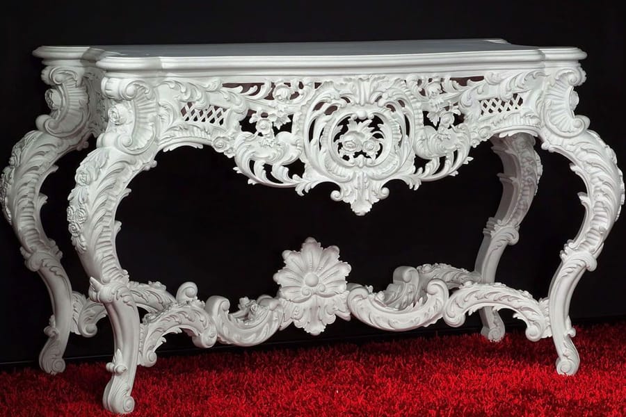 Painting the baroque consoe table